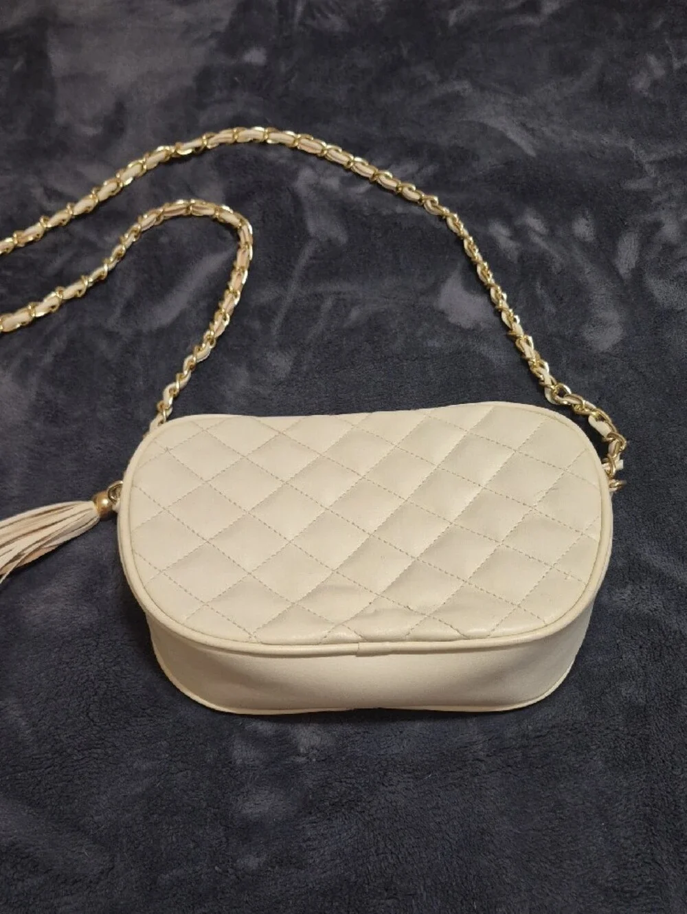Vintage Quilted Cream Crossbody Bag with Gold Chain and Tassel